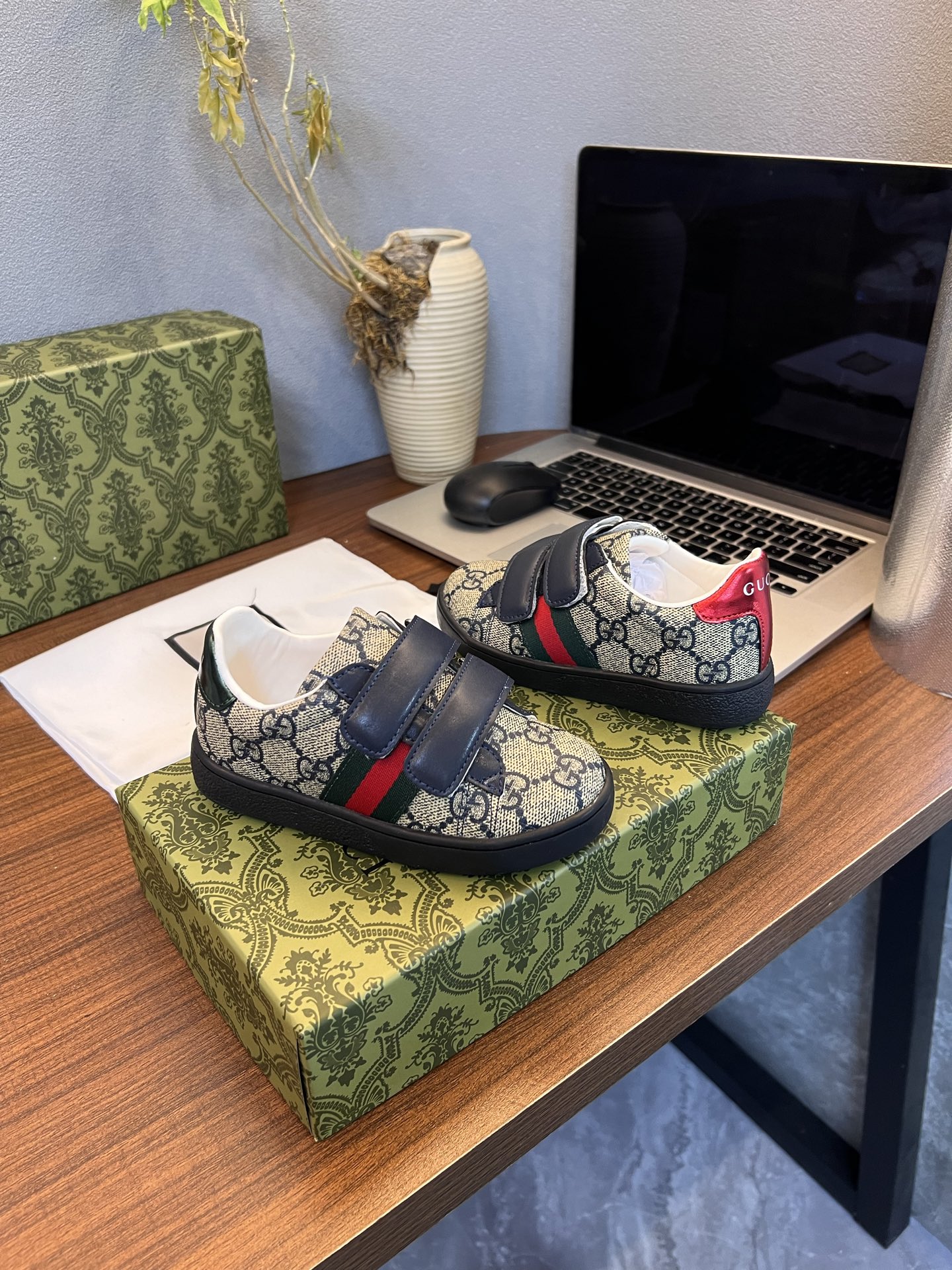 Children's shoes child